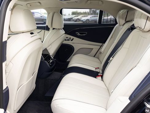 Used 2024 Bentley Flying Spur V8 AWD/4WD image 57