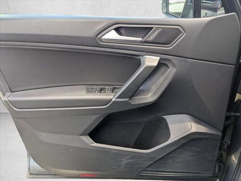 Used 2020 Volkswagen Tiguan SE FWD image 13