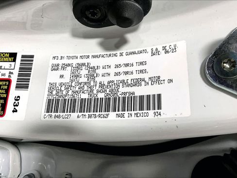 Used 2023 Toyota Tacoma TRD Off-Road image 33