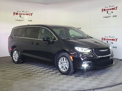 New 2026 Chrysler Pacifica Select