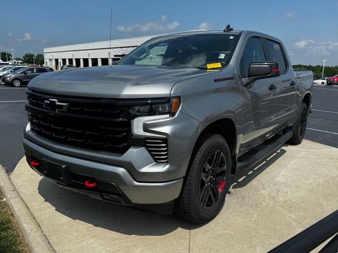 Used 2023 Chevrolet Silverado 1500 RST w/ Redline Edition AWD/4WD image 3