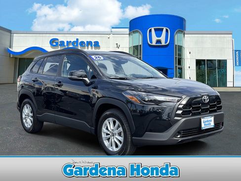 Used 2026 Toyota Corolla Cross LE w/ Moonroof Package FWD image 1