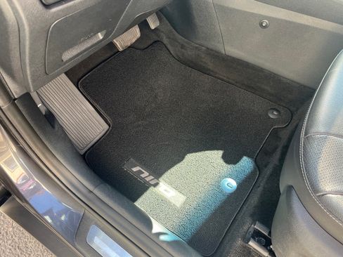 Used 2020 Kia Niro EX Premium FWD image 19