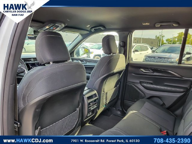 Certified 2025 Jeep Grand Cherokee Laredo AWD/4WD image 11