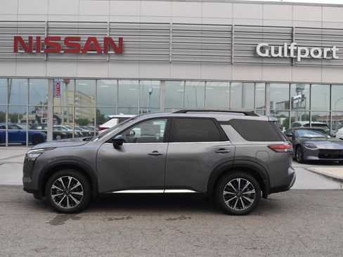 New 2026 Nissan Pathfinder Platinum w/ Cargo Package FWD image 3