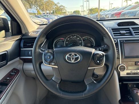 Used 2012 Toyota Camry image 19