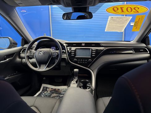 Used 2019 Toyota Camry LE image 26