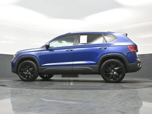 Used 2024 Volkswagen Taos SE w/ Panoramic Sunroof Package AWD/4WD image 29