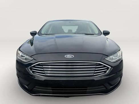Used 2018 Ford Fusion SE w/ Fusion SE Technology Package FWD image 8