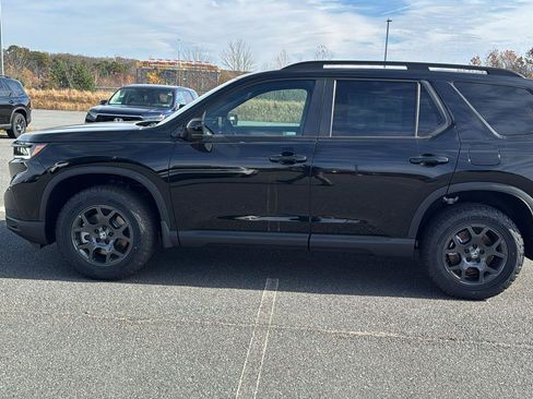 New 2025 Honda Pilot TrailSport image 12