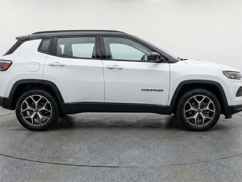 Used 2025 Jeep Compass Limited AWD/4WD image 11