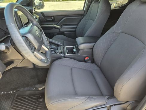 Used 2024 Toyota Tacoma SR5 AWD/4WD image 22