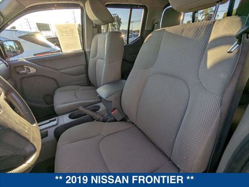 Used 2019 Nissan Frontier SV image 12