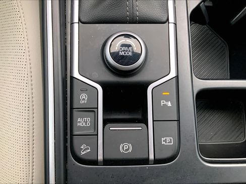 Used 2025 Kia Sorento S FWD image 29