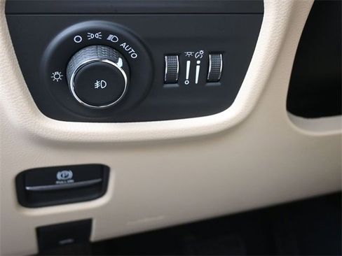 Used 2023 Jeep Grand Cherokee L Limited w/ Luxury Tech Group II image 20