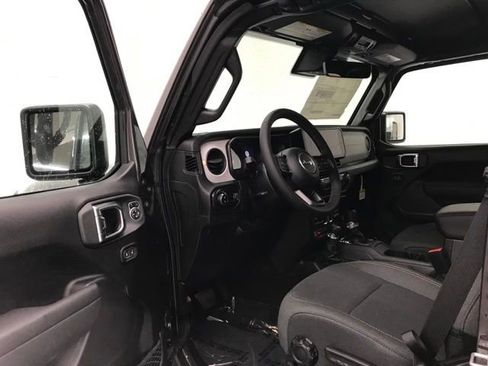 New 2025 Jeep Gladiator Willys image 9