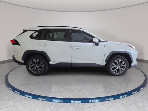Used 2022 Toyota RAV4 XLE Premium AWD/4WD image 5