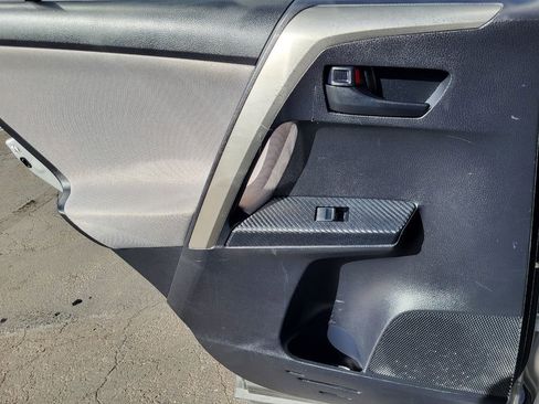 Used 2014 Toyota RAV4 LE image 21