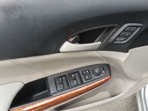 Used 2011 Honda Accord EX-L image 12