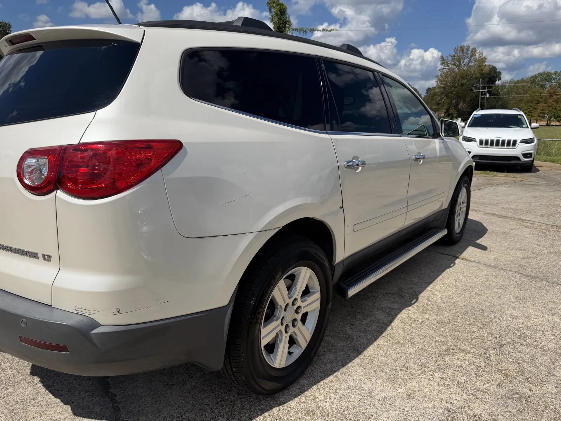Used 2011 Chevrolet Traverse LT w/ LPO, 'HIT The Road' Package FWD image 4