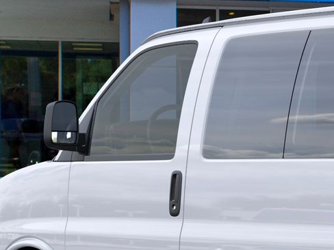 New 2026 Chevrolet Express 2500 LT image 12