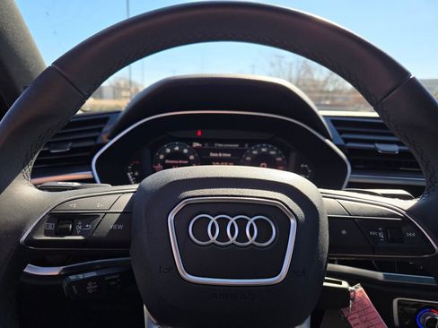 Used 2025 Audi Q3 2.0T Premium image 34