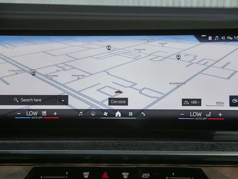 Used 2025 BMW 750e xDrive w/ Premium Package image 11