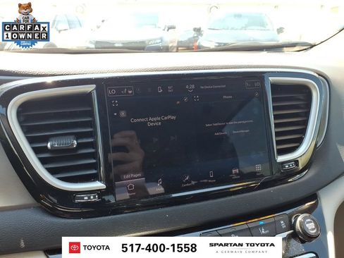 Used 2024 Chrysler Pacifica Touring-L FWD image 20