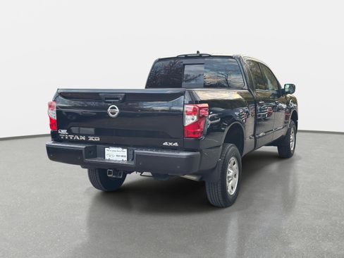 Used 2022 Nissan Titan S image 5