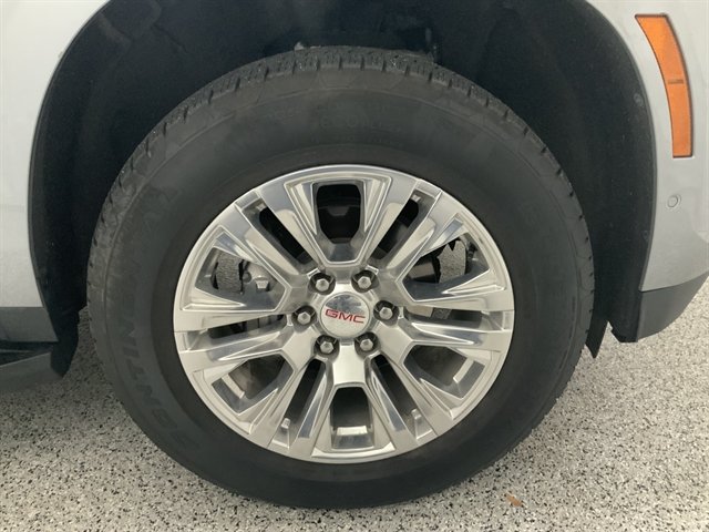 Used 2025 GMC Yukon XL Denali AWD/4WD image 16