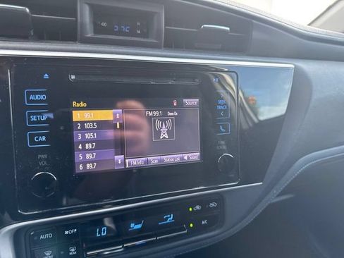 Used 2019 Toyota Corolla SE FWD image 30
