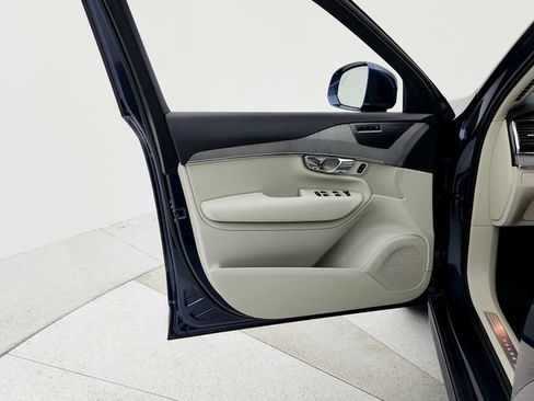 New 2025 Volvo XC90 B6 Plus w/ Protection Package Premier image 30