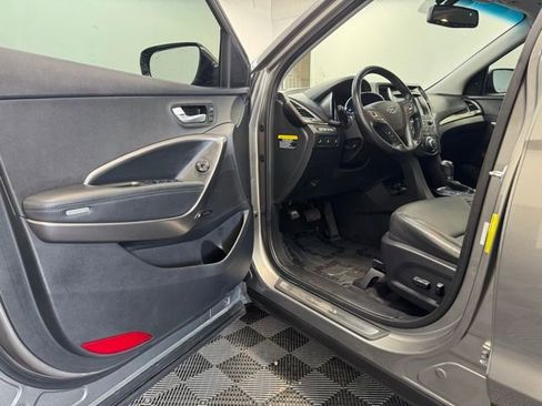 Used 2017 Hyundai Santa Fe Sport image 11