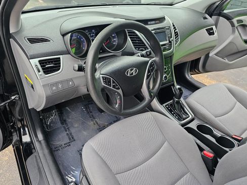 Used 2015 Hyundai Elantra SE w/ Option Group 02 image 16