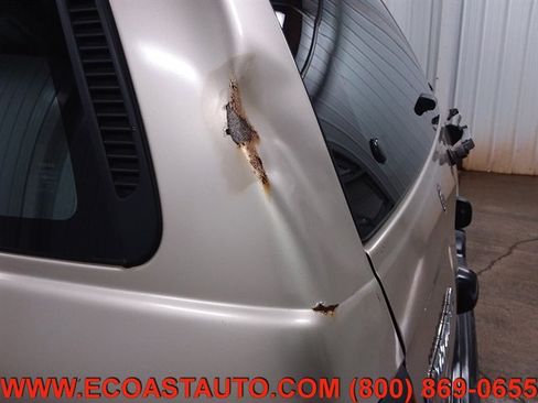 Used 1998 Nissan Pathfinder SE image 19