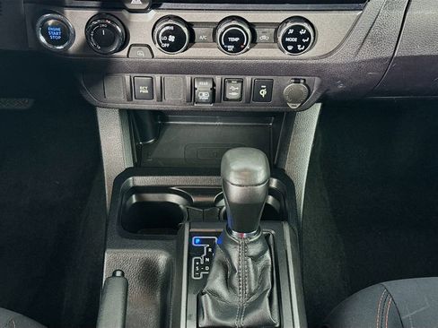 Used 2018 Toyota Tacoma TRD Off-Road image 33