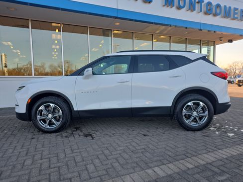 Used 2024 Chevrolet Blazer LT image 2