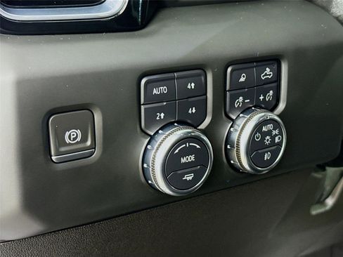 Used 2024 GMC Sierra 3500 Denali w/ Denali Reserve Package image 11