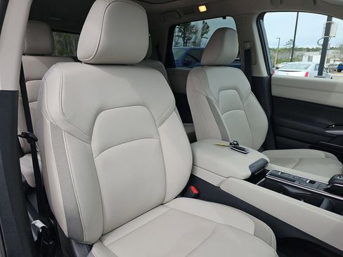 Used 2024 Nissan Pathfinder SL w/ SL Premium Package image 13