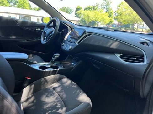 Used 2023 Chevrolet Malibu LT FWD image 23