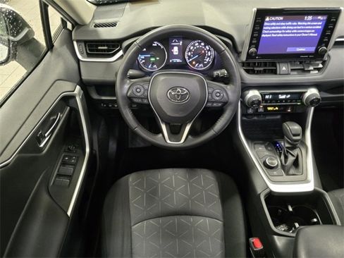 Used 2022 Toyota RAV4 XLE image 26