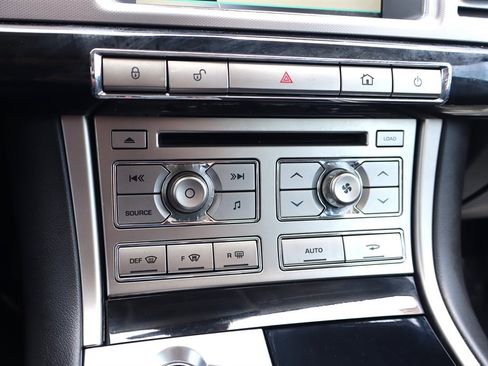 Used 2011 Jaguar XF RWD image 27