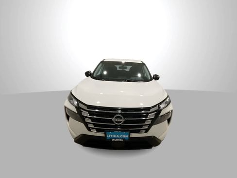 Used 2024 Nissan Rogue S image 3