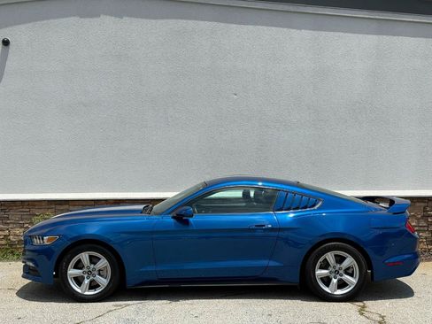 Used 2017 Ford Mustang Coupe RWD image 2