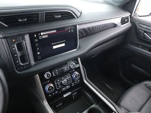 Used 2024 GMC Yukon XL Denali AWD/4WD image 29