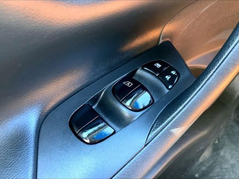 Used 2017 Nissan Altima FWD image 33