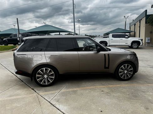 Certified 2023 Land Rover Range Rover SE image 10