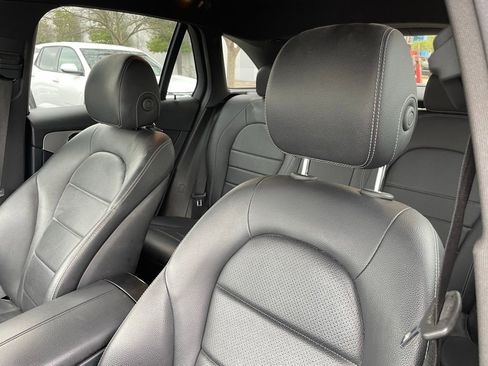 Used 2022 Mercedes-Benz GLC 300 w/ Premium Package Lite image 24