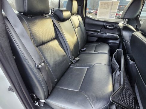 Used 2020 Toyota Tacoma Limited image 24