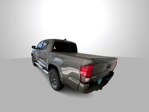 Used 2020 Toyota Tacoma SR5 w/ Technology Package AWD/4WD image 6